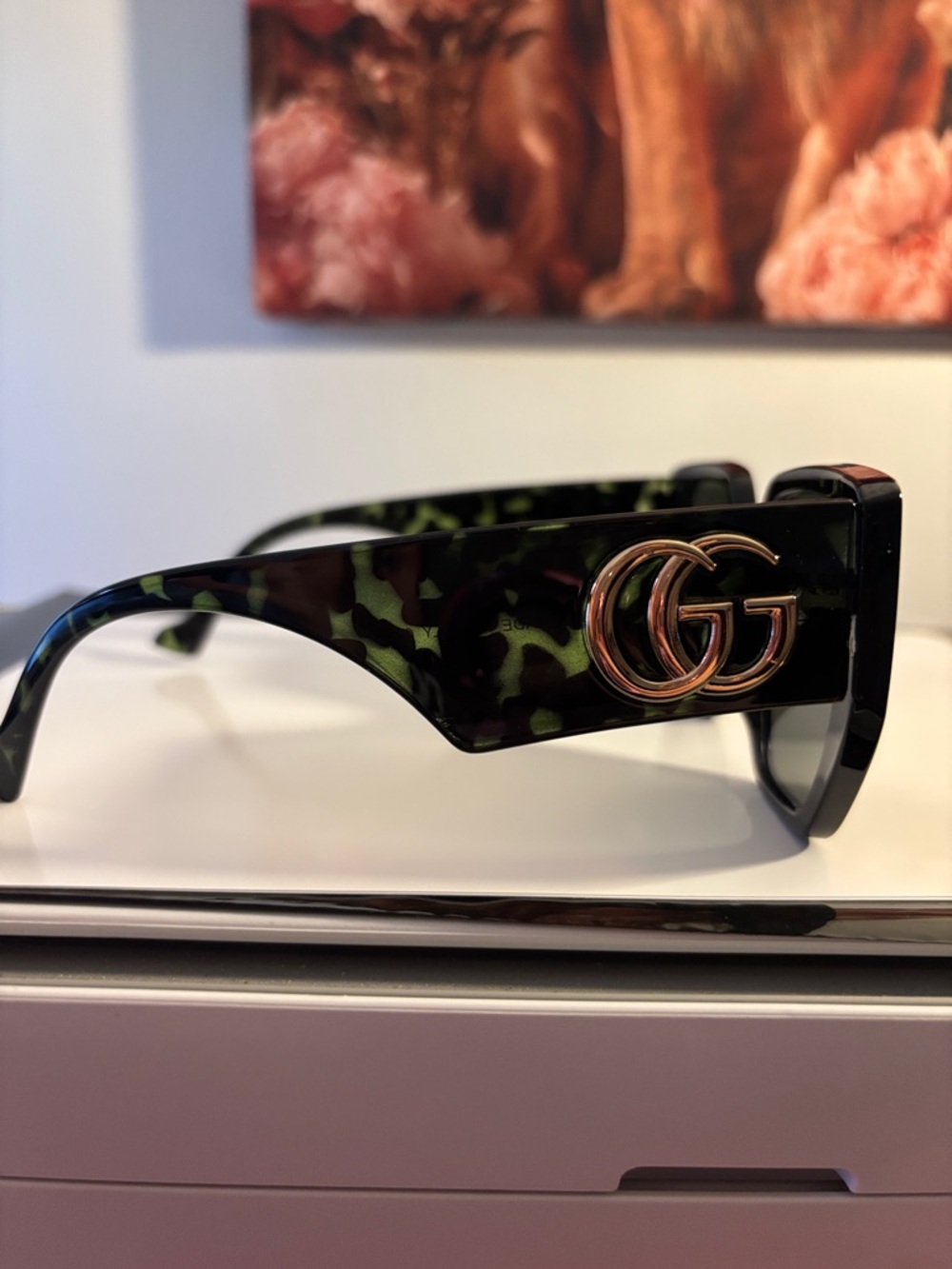 Gucci Oversized Black Square Sunglasses - Picture 2 of 4